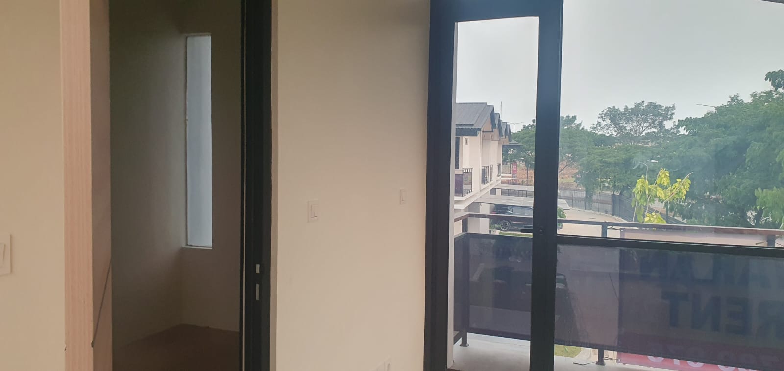 Rumah Disewakan di Cluster Uptown Lippo Cikarang